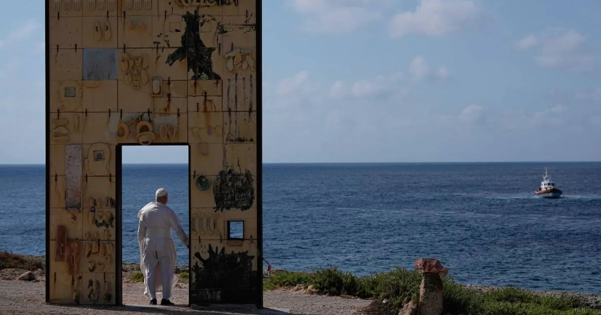 La lezione di Papa Leone XIV a Lampedusa: dalla retorica all'azione concreta