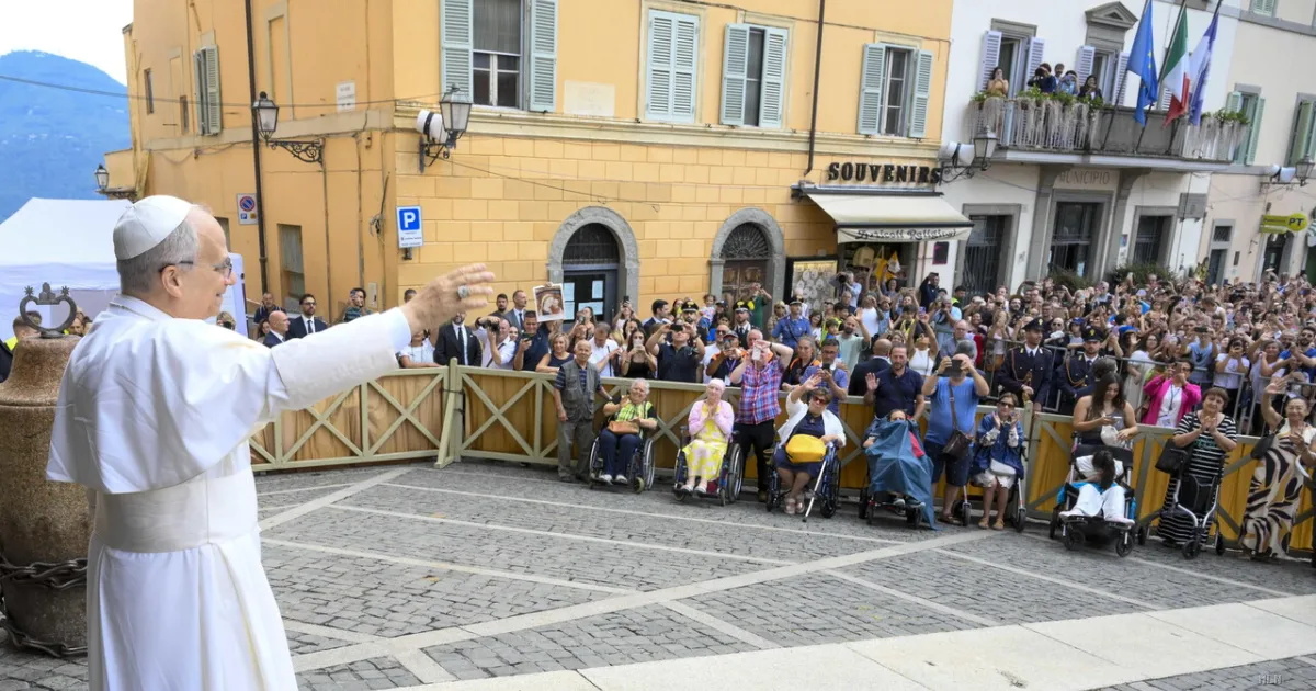 Il Papa dalla residenza estiva: «Non lasciate che la guerra soffochi la speranza»