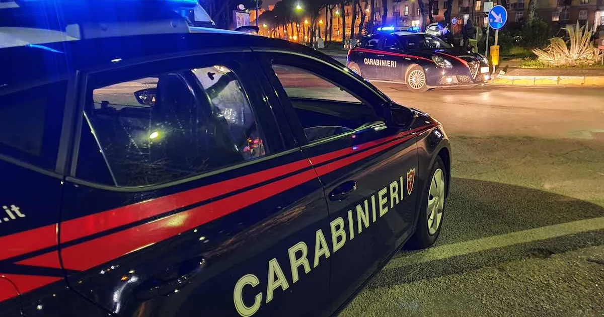 Tentato omicidio su ordine dal carcere: un 16enne accoltella due coetanei a Napoli