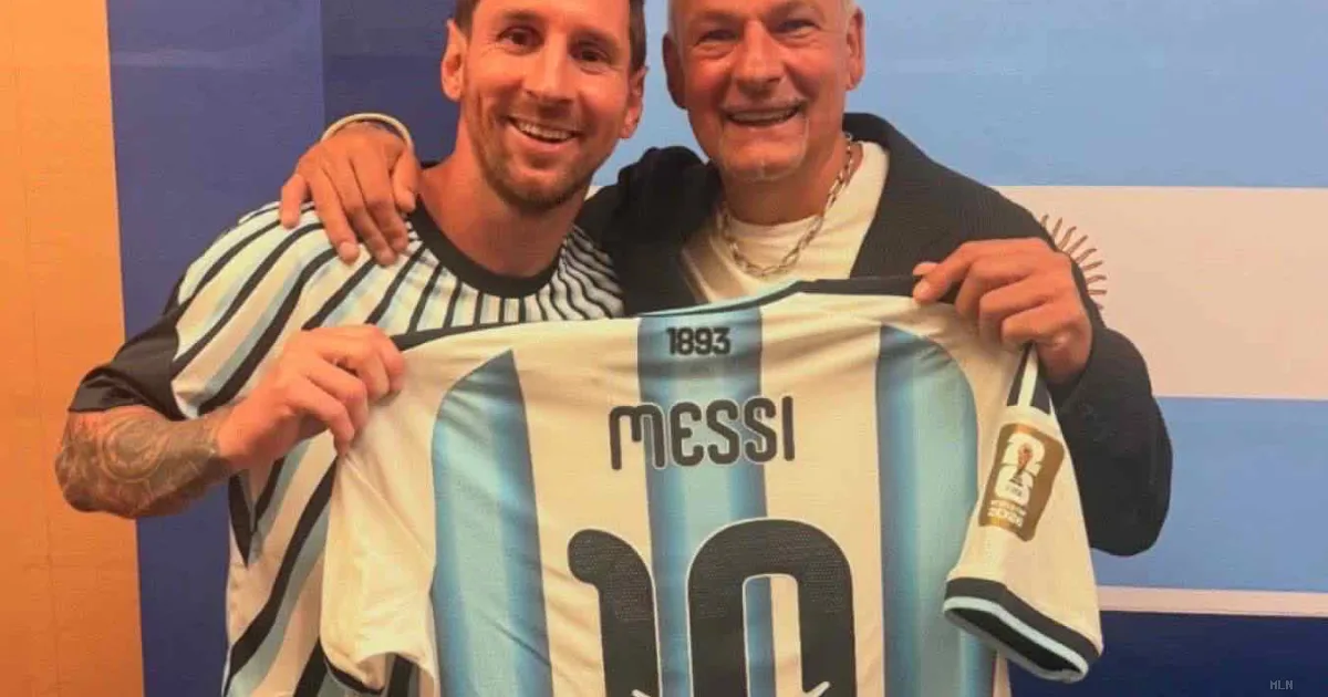 Messi cede la sua maglia numero 10 a Baggio: il gesto nobile dopo la vittoria sui quarti di finale