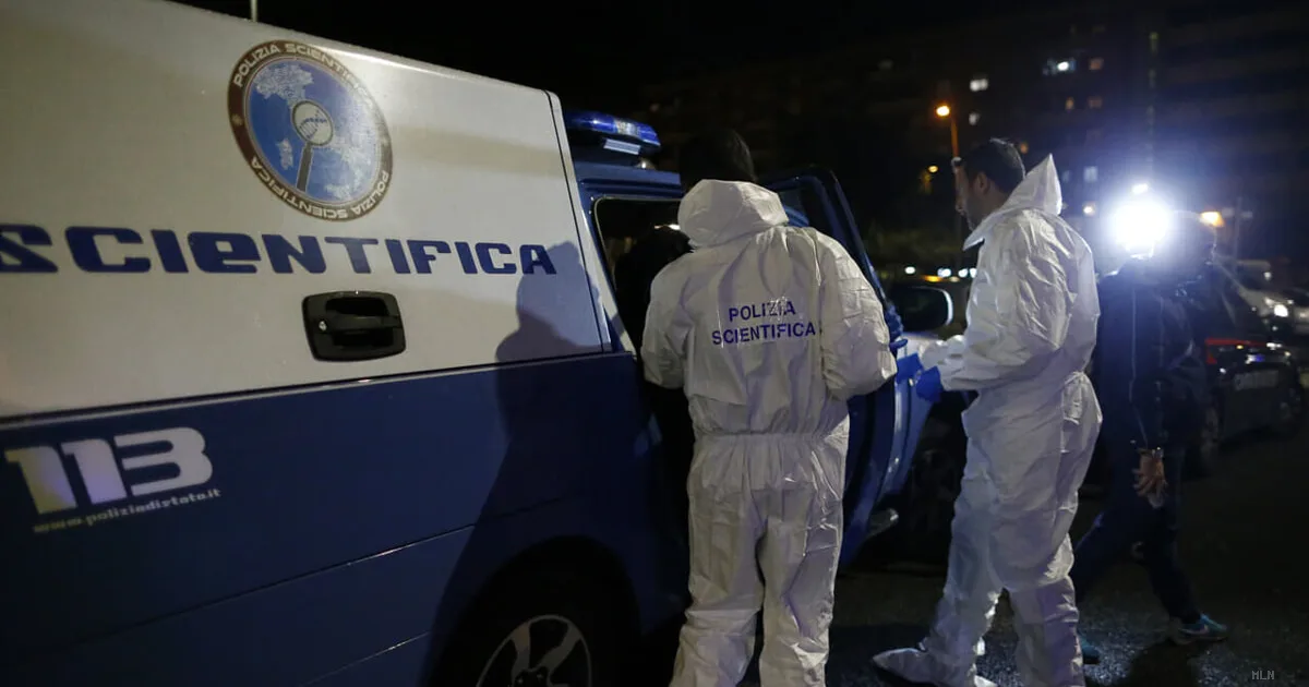 Omicidio a Napoli, la compagna del killer si consegna: «Ero presente»