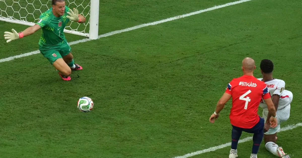 Inghilterra-Norvegia, il gol fantasma di Bellingham: il pallone ha toccato il cavo della spider cam?