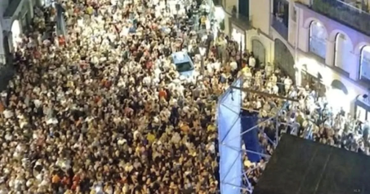 Armato di coltello alla Notte Bianca di Salerno: giovane arrestato, due agenti feriti