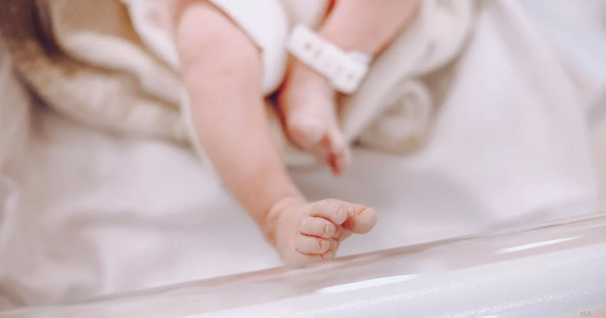 Scambio di neonate in clinica: madre risarcita con 100mila euro